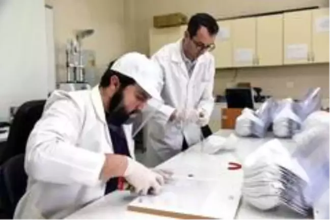 AKÜ'de maske ve siperlik üretimi başladı
