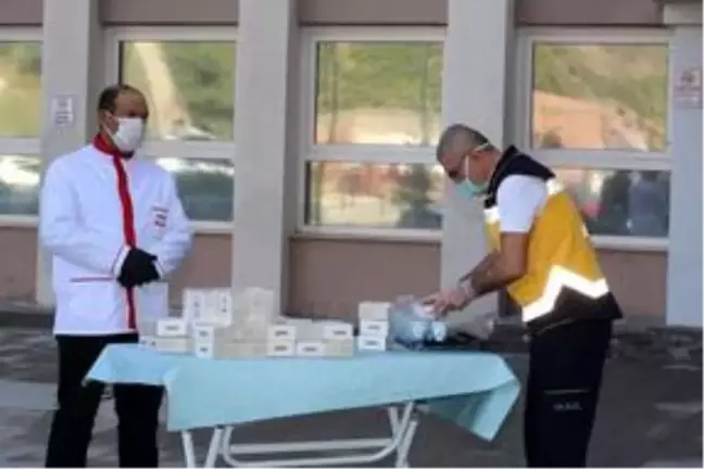 Nevşehir'de sağlık çalışanlarına kandil simidi ve ayran dağıtıldı