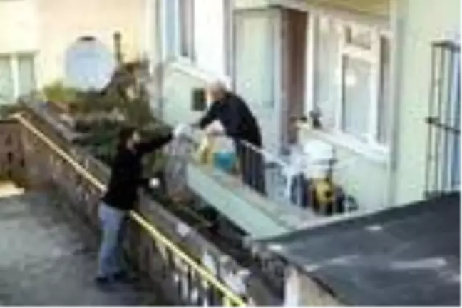 Zonguldak'ta mahallelerde ekmek satışı başladı