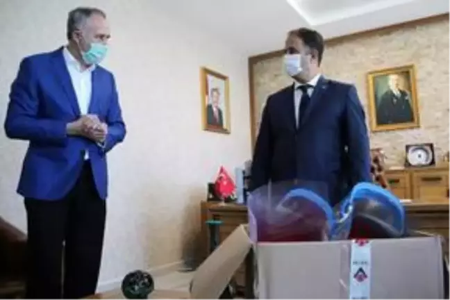 Manisa BİLSEM'den polislere siperlikli maske
