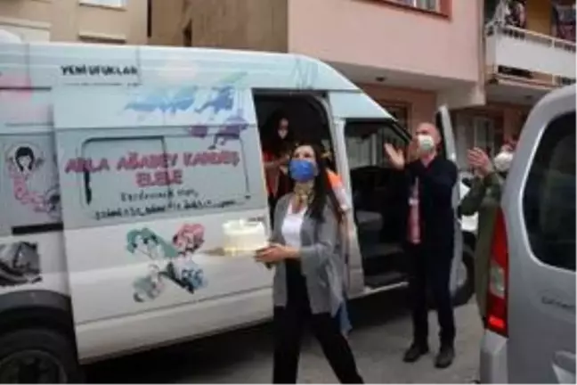 İzmir'de 50 yıllık evli çifte yıl dönümü sürprizi