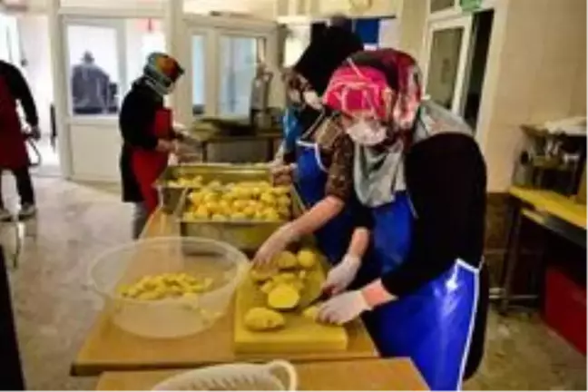 Çorum Belediyesi'nden 2 bin aileye sıcak yemek