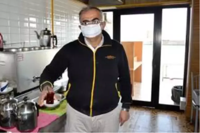 Samsun'da garsonun şiir kitabı yayınlandı