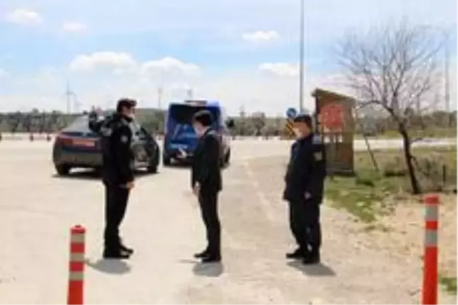 Kaymakam Yılmaz, kontrol noktalarını ziyaret etti