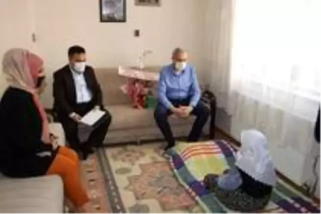 Başkan ve kaymakamdan 102 yaşındaki Hamide nineye ziyaret
