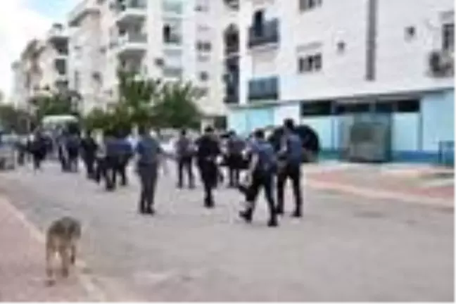 Antalya'da, karantina uygulanan mahallede gerginlik