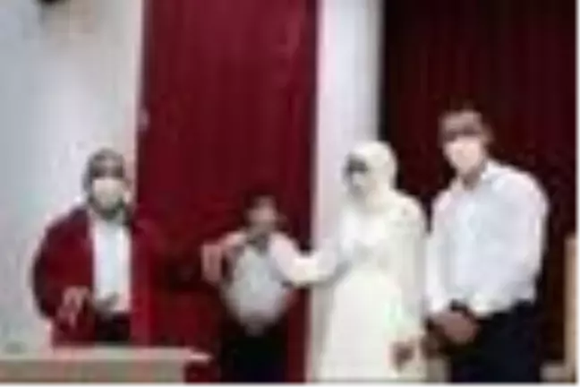 Genç çiftin nikahını Başkan Akyol kıydı