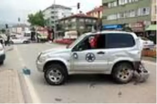 Otomobille çarpışan cip, takla attı; sürücüsü yaralı