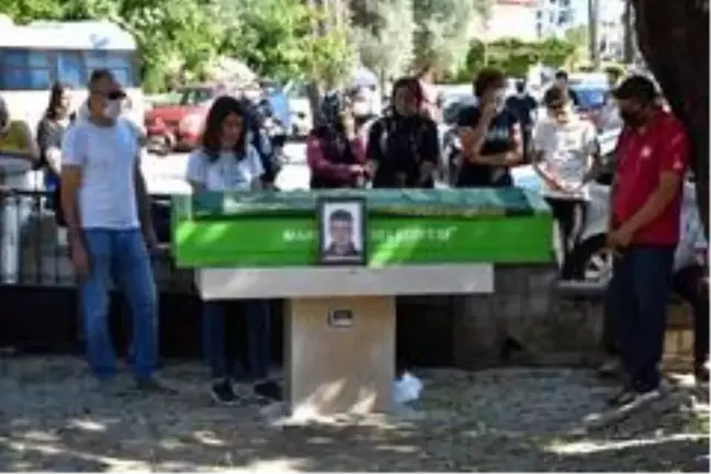 Marmaris'te üzerine su deposu düşerek ölen genç toprağa verildi