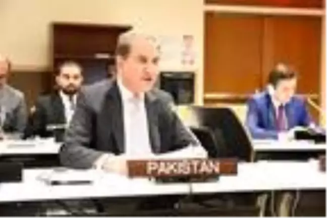Pakistan Dışişleri Bakanı Kureyşi koronavirüse yakalandı
