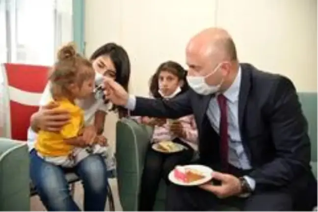 Vali Varol, Sevgi Evleri'nde kalan çocukları ziyaret etti