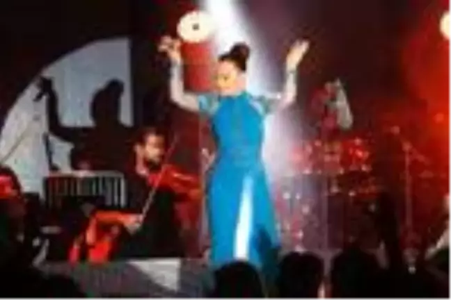 Ebru Gündeş'ten Bodrum'da çifte konser