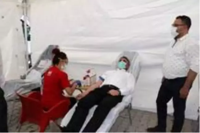 Polislerden 15 Temmuz anısına kan bağışı