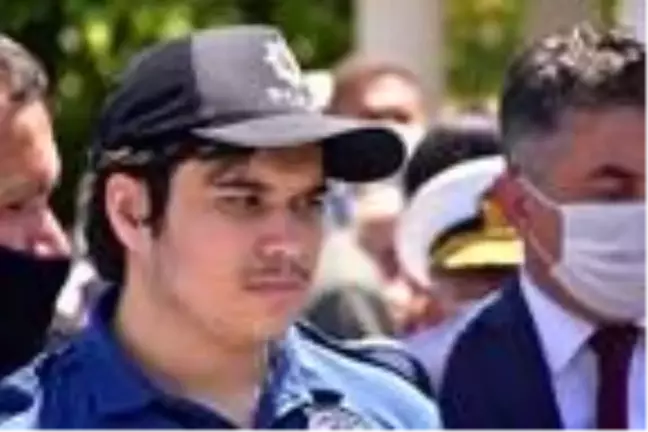 Şehit babasını, polis üniformasıyla son yolculuğa uğurladı