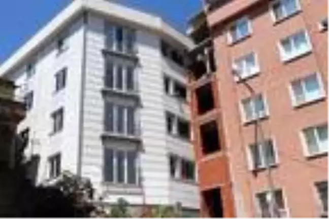 Yandaki inşaat, penceresine kadar gelince isyan etti