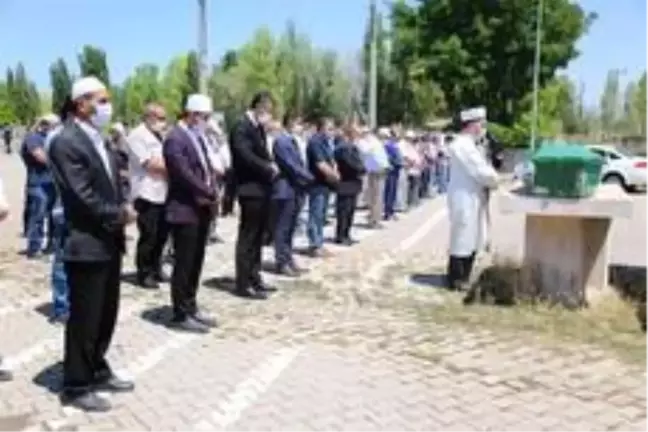 Vali Çelik, Aslanapa'da Yasin Özer'in cenaze namazına katıldı