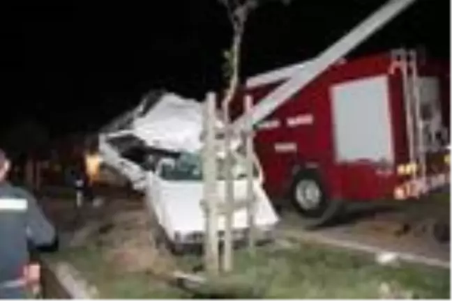 Direğe çarpan otomobilin sürücüsü ağır yaralandı