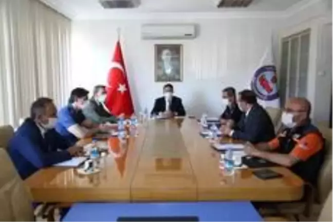 Vali Çelik'e Emet'te devam eden projeler anlatıldı