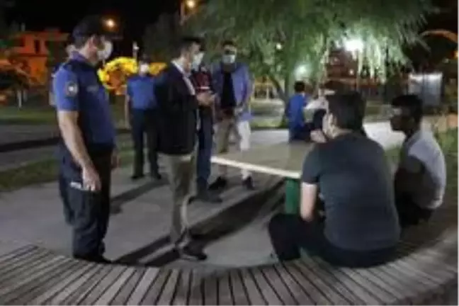 Kaymakam Bayram, Yeşilhisar'daki parklarda maske denetimi yaptı