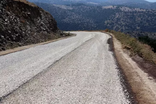 Kula'nın kırsal mahallelerinde asfaltlama çalışması başladı