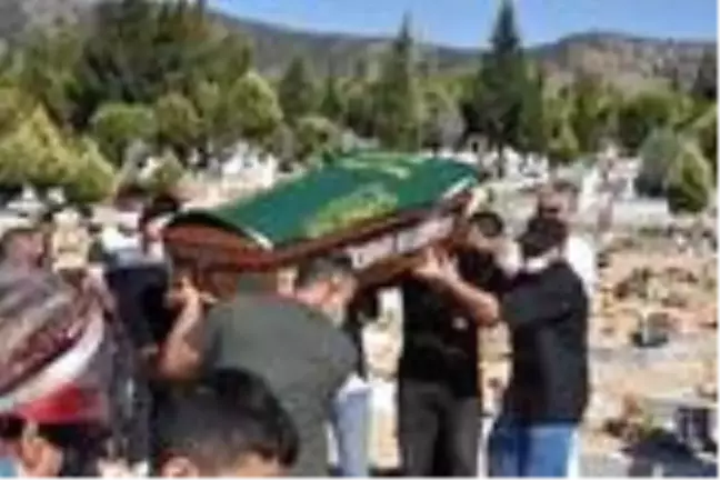 Tekne faciasından 23 gün sonra cansız bedeni bulunan Sarp, toprağa verildi