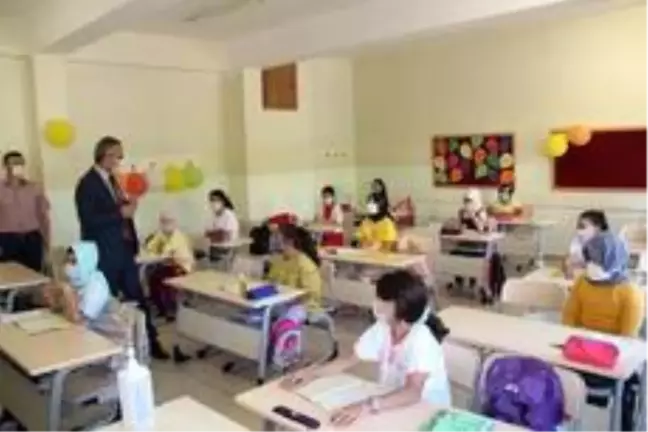 Kaymakam Pişkin, proje okulunu ziyaret etti