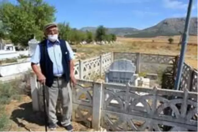 Şehit öğretmen Metin Kaynar mezarı başında anıldı
