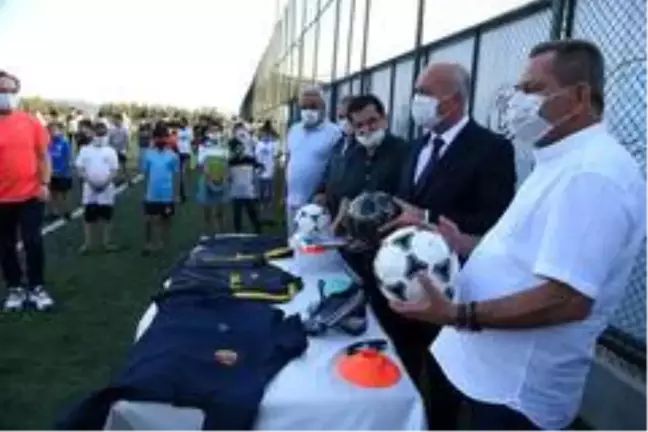 İlkay Gündoğan'dan Dursunbey Belediyespor altyapısın destek