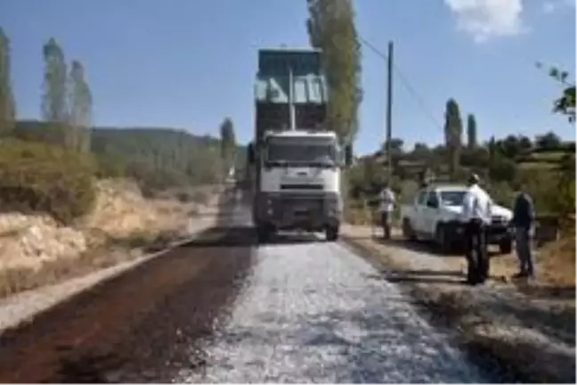 Manisa'nın dört bir yanında yol çalışması