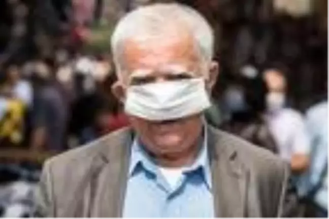 Beyazıt'ta maske ve sosyal mesafe kuralı unutuldu