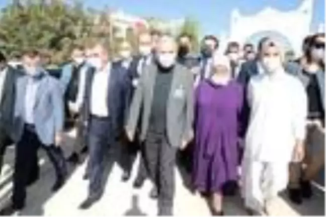 Son dakika haber: Binali Yıldırım, Şanlıurfa'da fıstık hasadına katıldı