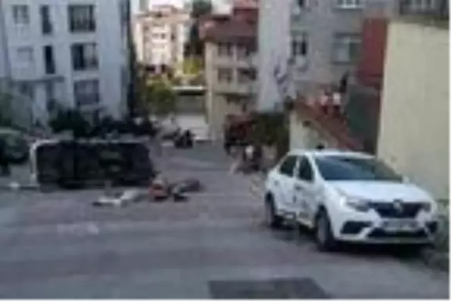 KAĞITHANEDE, YOKUŞ YUKARI ÇIKAN PANELVAN KONTROLDEN ÇIKARAK DEVRİLDİ