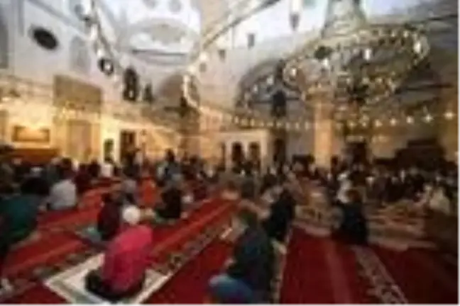 Konya'da sabah namazında buluşan aileler salgın hastalıklardan kurtuluş için dua etti