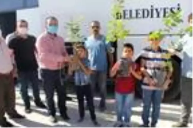 Adilcevaz TÜRŞAD Voleybol Takımı'ndan Hatay'a 99 ceviz fidanıyla destek