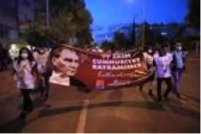 Antalya'da meşaleli Cumhuriyet Bayramı yürüyüşü