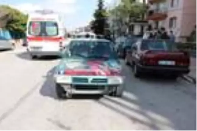 Trafikte yol verme kavgasında bacağından bıçaklandı