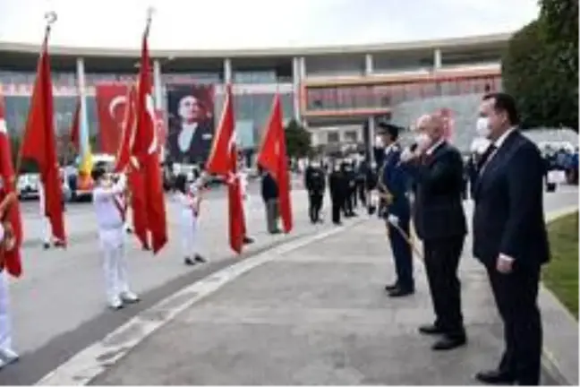 Akhisarlı kadınlar zeybek oynayarak Cumhuriyet'i kutladı