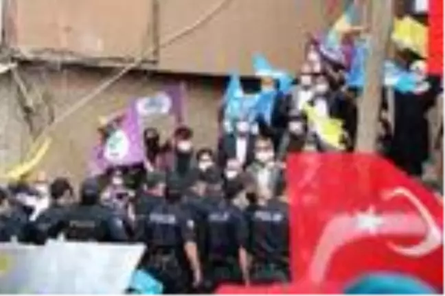 HDP'li milletvekili, kadınların teröre tepki eylemini engellemek istedi