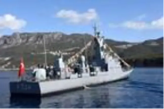 Kaş'ta 60 tekneyle, Meis Adası önünde Cumhuriyet coşkusu