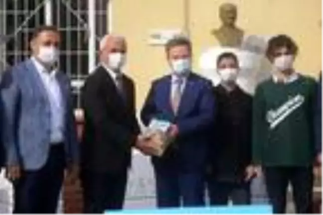 Köşe yazısından ilham aldılar, 15 bin kitap topladılar