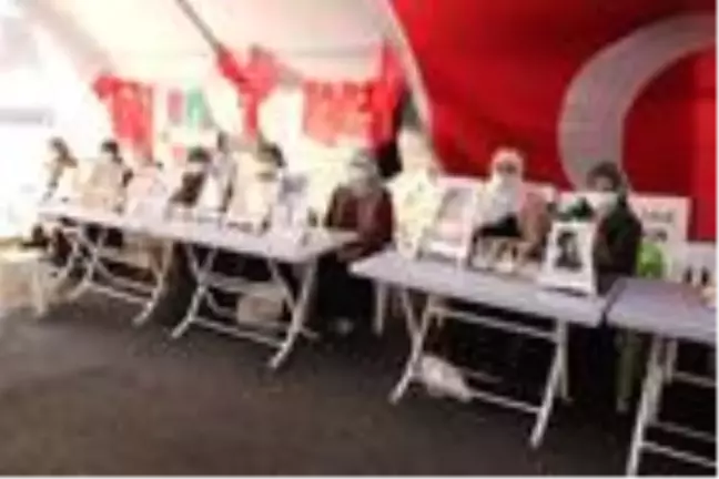 Evlat nöbeti tutan anne: Kızımın öğretmen olma hayalini çaldılar
