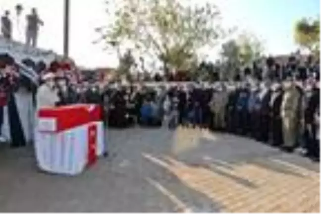 Şehit uzman çavuşun cenazesi, memleketi Mardin'e uğurlandı (2)