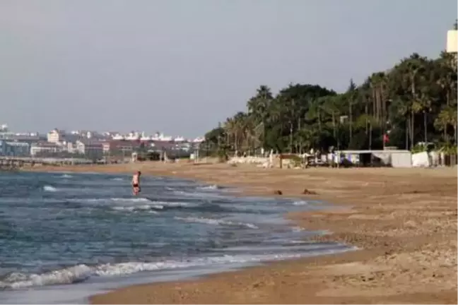Manavgat'ta kısıtlamada sahiller boş kaldı