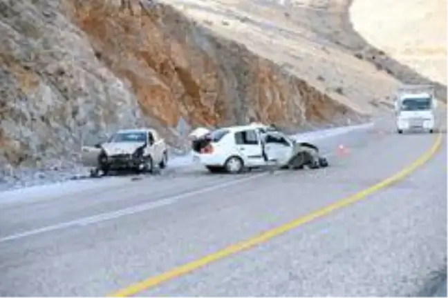 İki otomobil çarpıştı: 2 yaralı