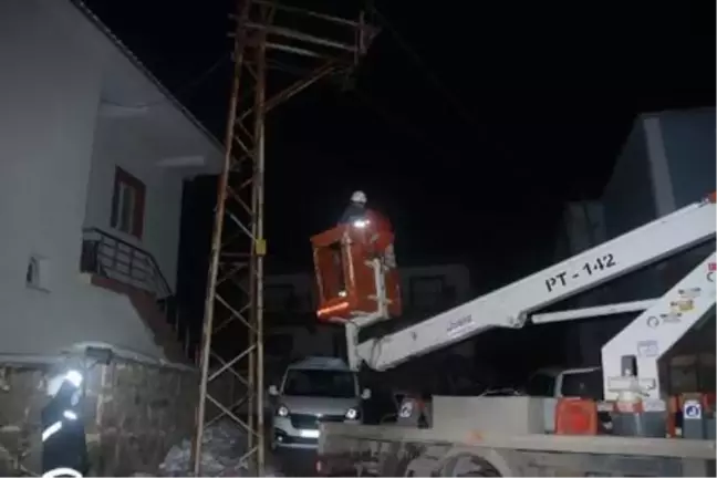 Elektrik arıza ekipleri yeni yıla çalışarak giriyor