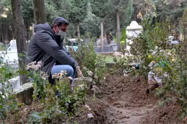 Okul müdürü, 21 günde annesi, babası ve iki ablasını toprağa verdi