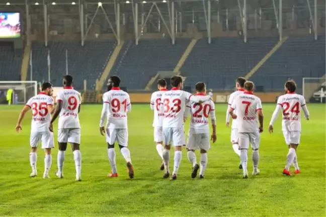 Samsunspor'un istikrar abidesi kaleci Nurullah Aslan oldu
