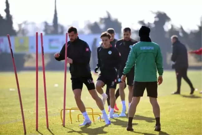 Konyaspor'da Uğur Demirok ile yollar ayrıldı