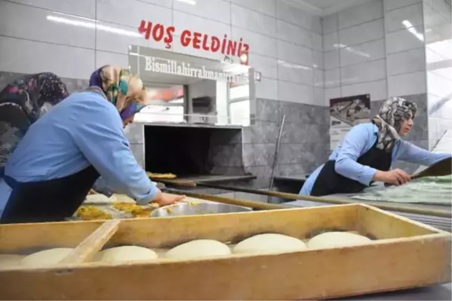 Eşleri yurt dışına gitmesin diye fırın açan eltilerden dayanışma