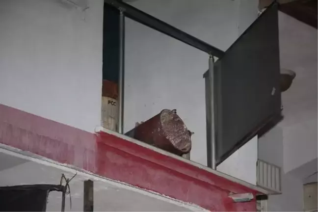 Soba kovası hazırlamak isteyen kadın, ikinci kattan beton zemine düştü (2)